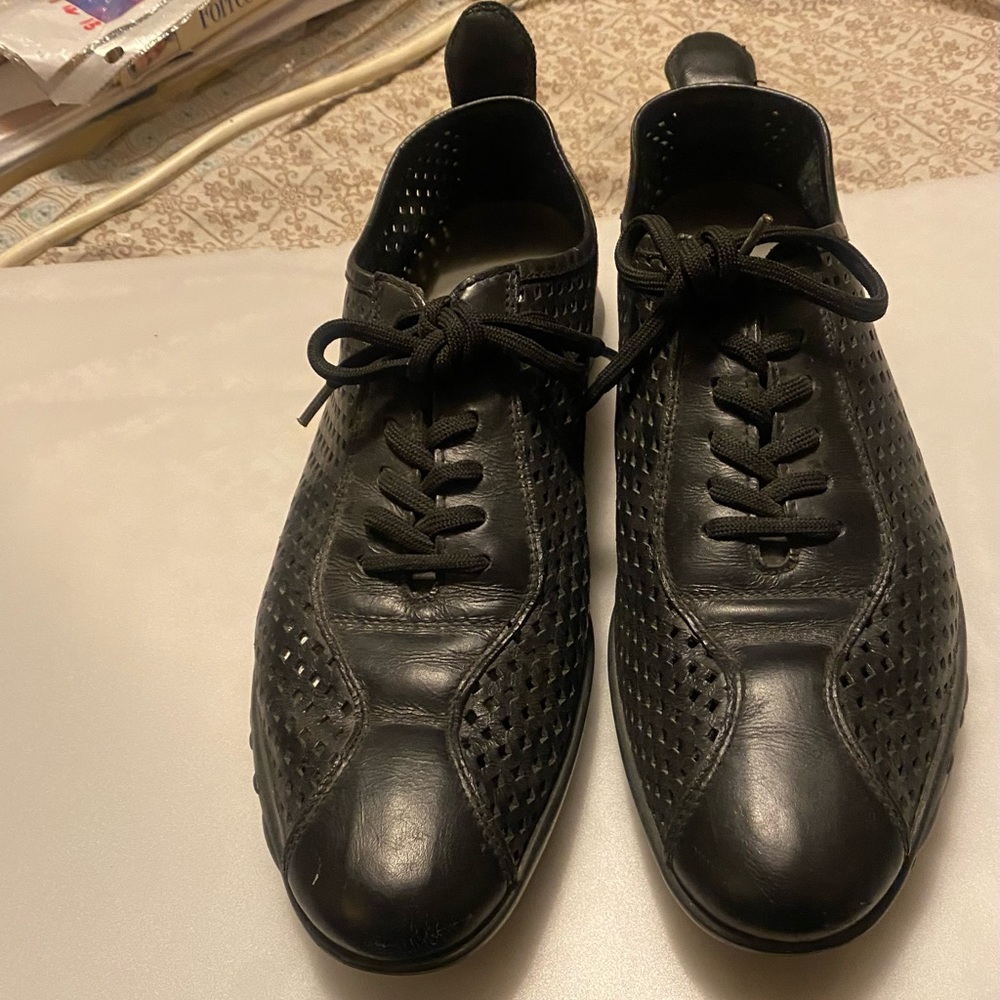 Size 9 1/2 Prada men’s shoes, diamond point style. Worn only a few times - Picture 6 of 9